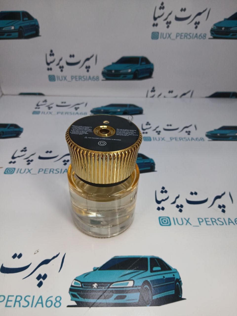 خوشبوکننده خودرو طرح استوانه‌ای با درپوش طلایی
