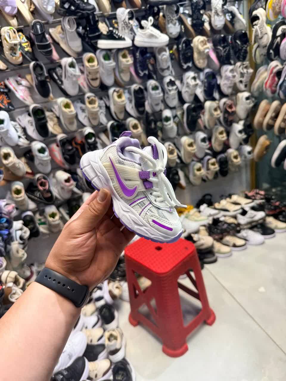 کفش v2k