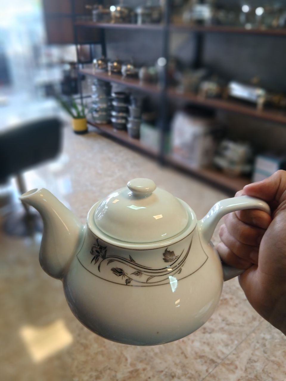 قوری سفید طرح گل