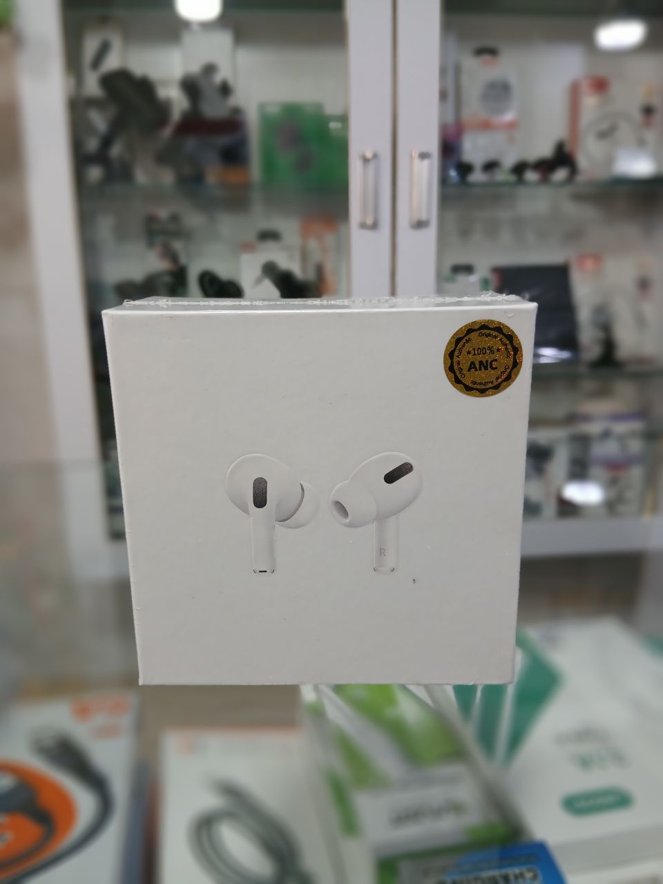 هدفون اپل مدل AirPods Pro 2