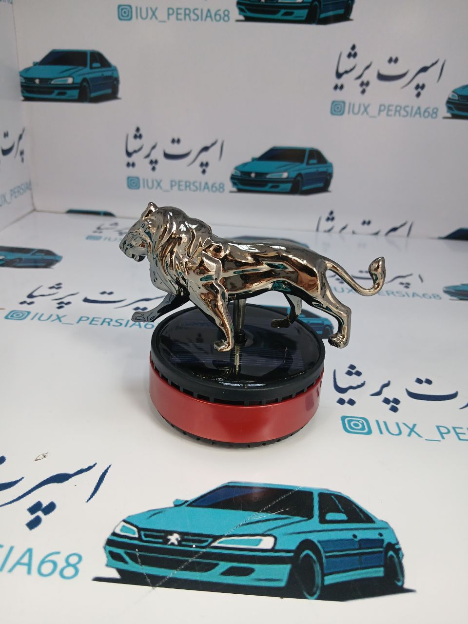 خوشبوکننده خودرو طرح پلنگ طلایی با پایه قرمز