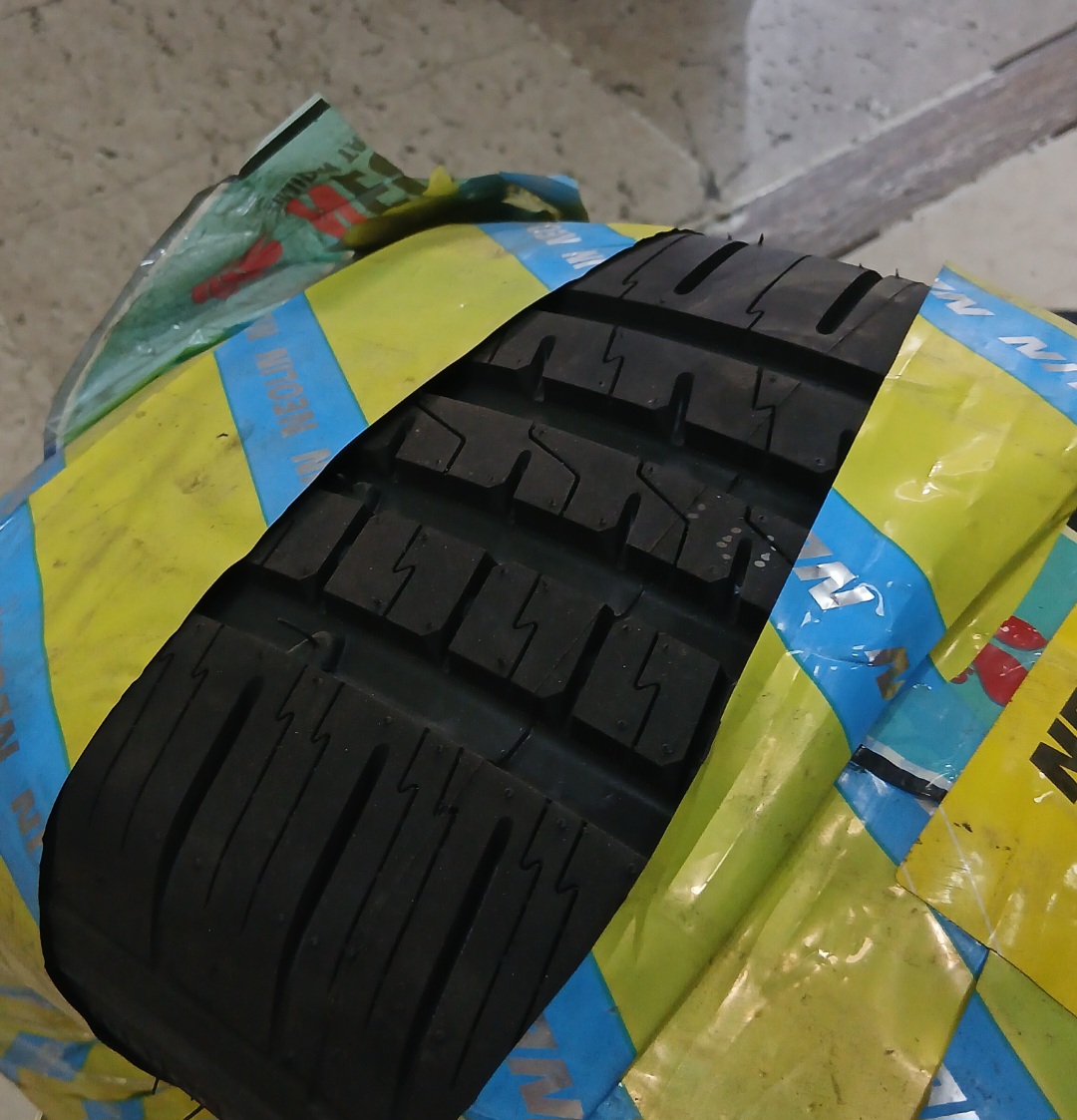 لاستیک نئولین235/60R16