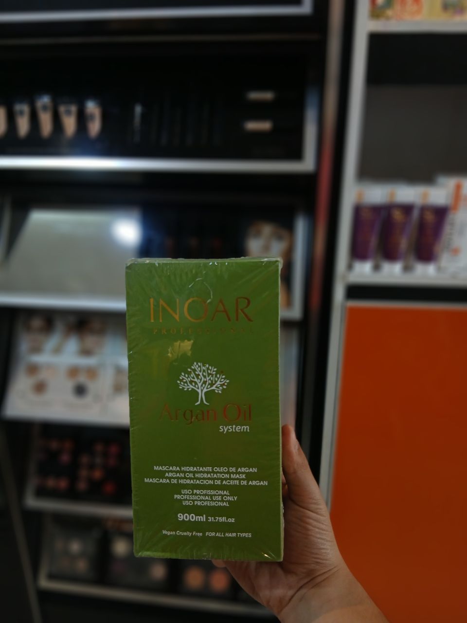 محصول تخصصی مو از برند INGAR در سری Argan Oil System با حجم 500 میلی‌لیتر.