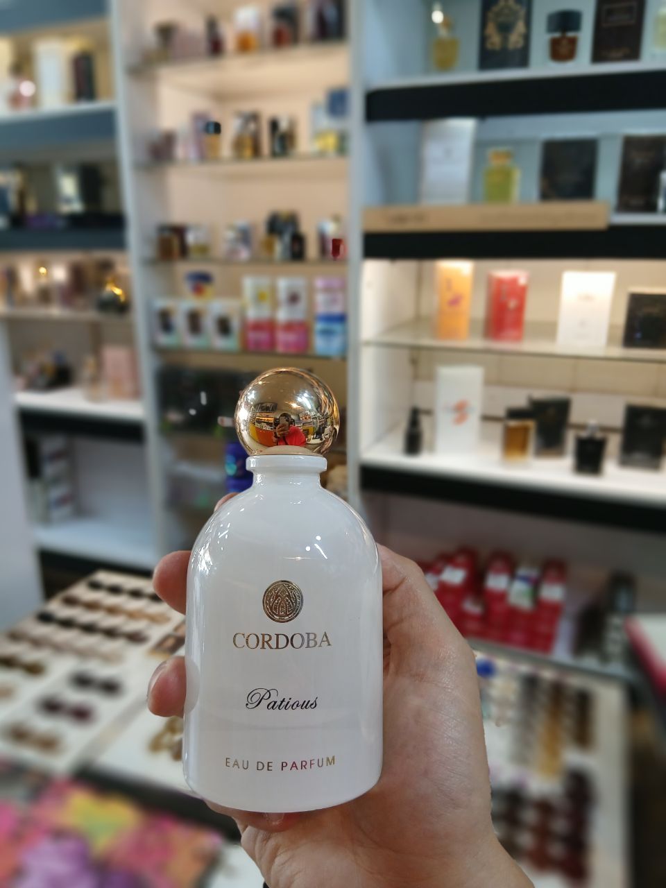 ادوپرفیوم Cordoba Pasion در بطری شیشه‌ای با طراحی کلاسیک.