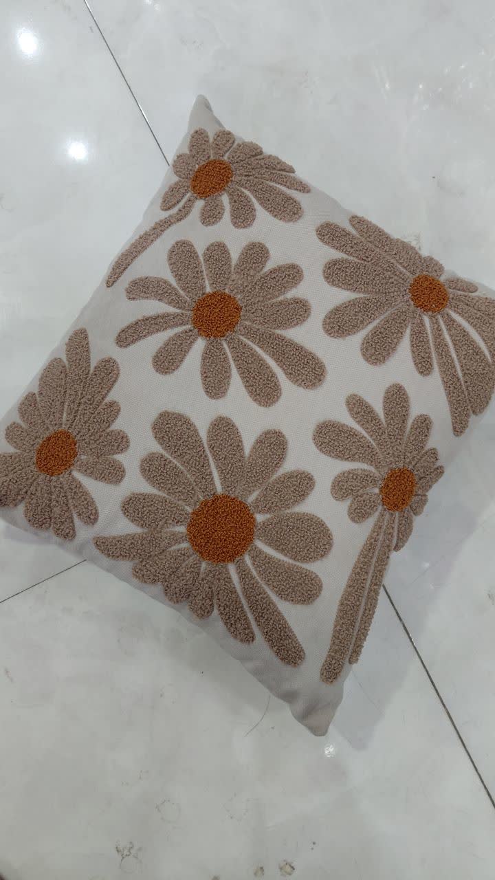 روی کوسن مبل جوفتی