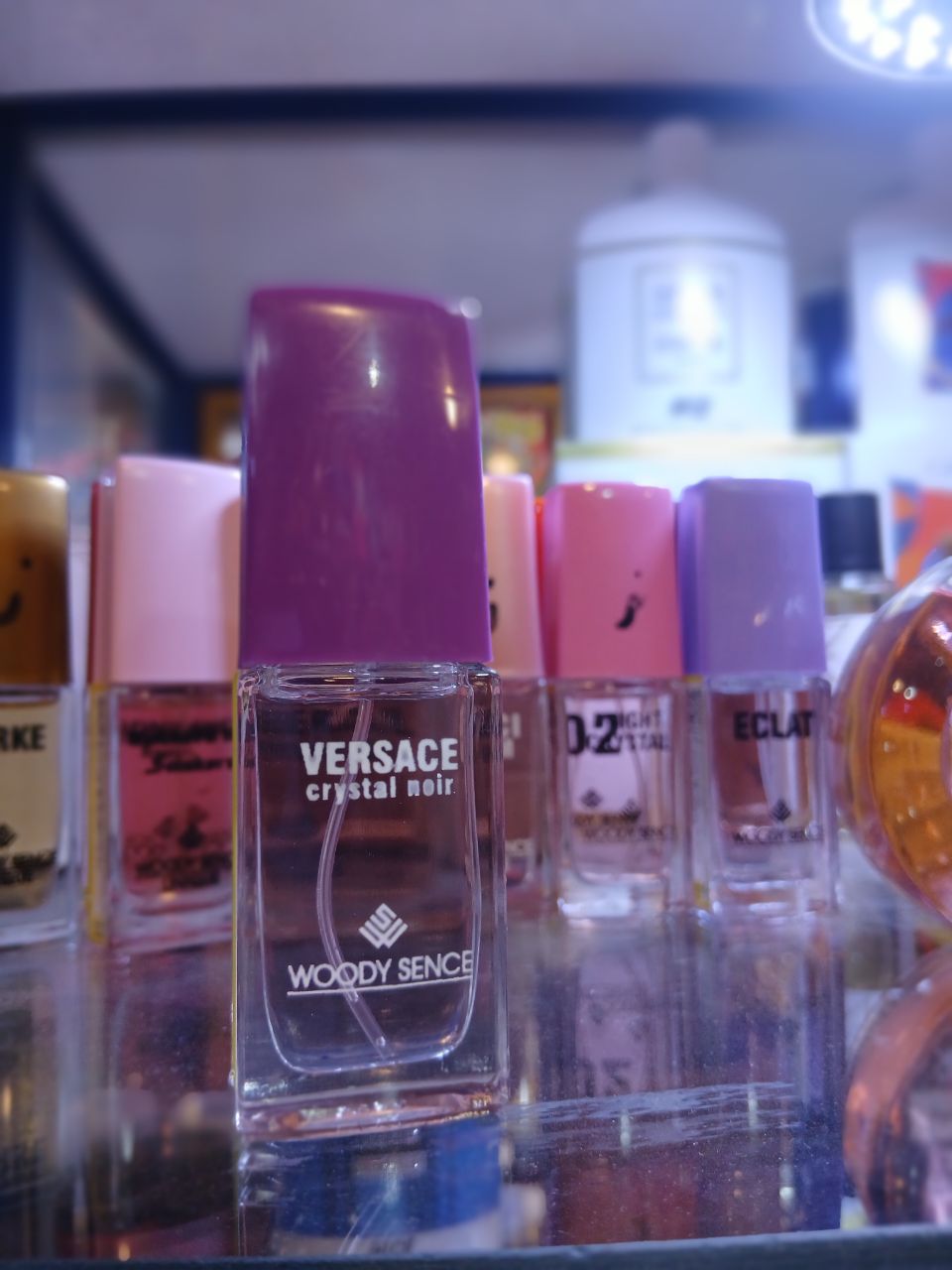 عطر جیبی زنانه وودی سنس مدل Versace Crystal Noir با رایحه شیرین حجم 15 میلیلیتر